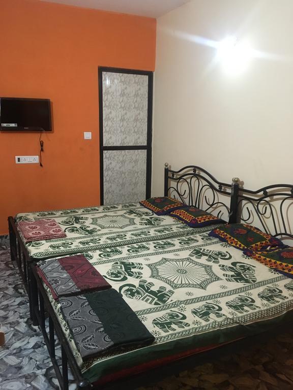 קלנגוטה Fernandes Guest House מראה חיצוני תמונה